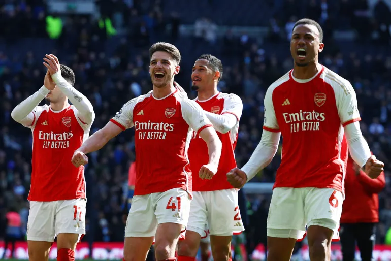Arsenal Hold On for Tense 3-2 North London Derby Win